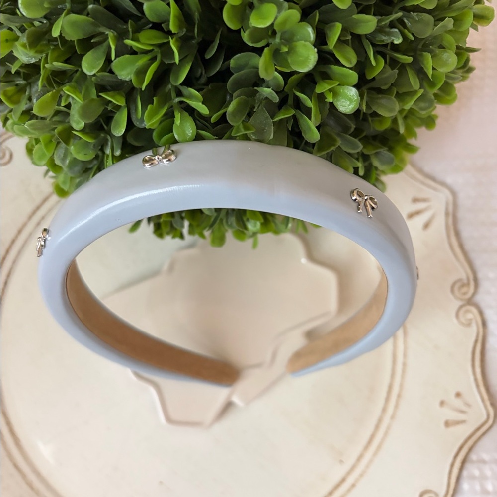 🩵 Light blue padded headband with silver tone bow accents nwot